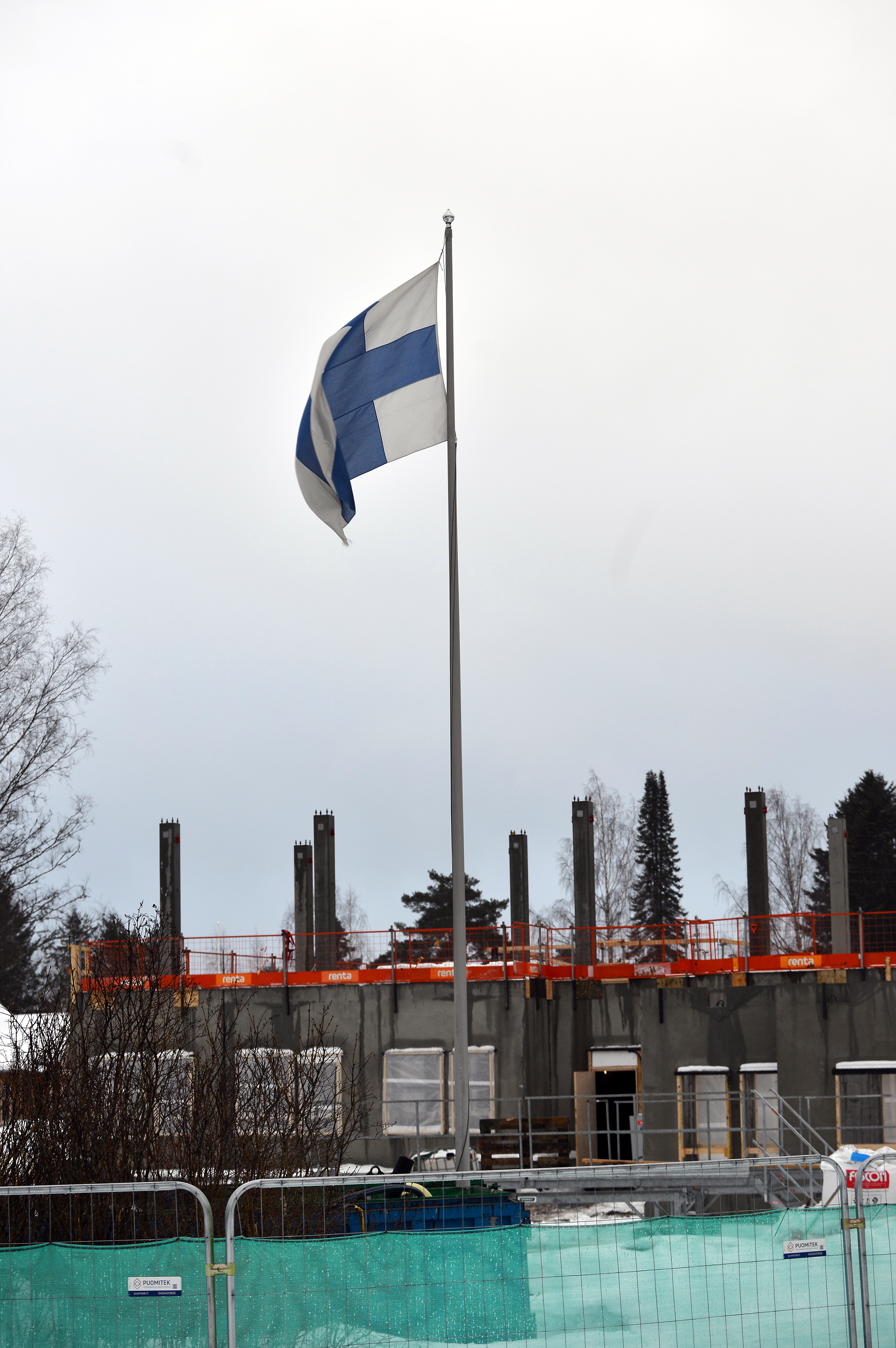 Lippu hyvinvointiaseman rakennustyömaalla